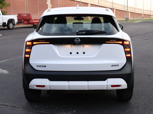 Used 2025 Nissan Kicks S AWD/4WD image 24