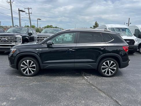 Used 2022 Volkswagen Taos SE w/ Panoramic Sunroof Package AWD/4WD image 4