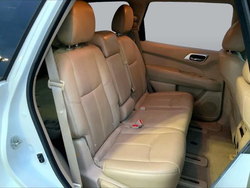 Used 2014 Nissan Pathfinder SL w/ SL Premium Package FWD image 19
