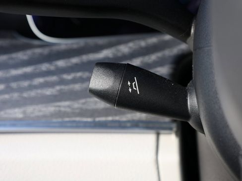 Used 2022 Mercedes-Benz E 350 Sedan w/ Driver Assistance Package image 41