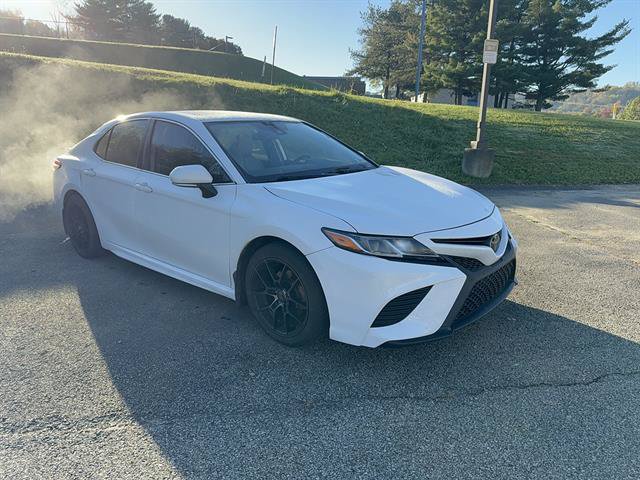 Used 2020 Toyota Camry SE w/ Cold Weather Package AWD/4WD image 4