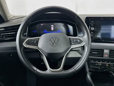 Used 2025 Volkswagen Jetta SE FWD image 18