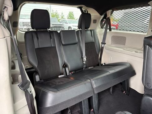 Used 2020 Dodge Grand Caravan SXT FWD image 30