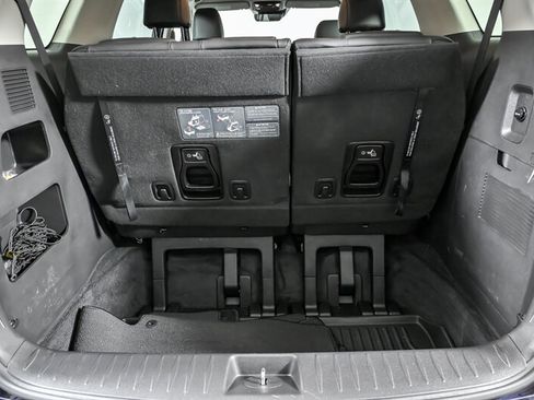 Used 2023 Kia Carnival LX FWD image 12