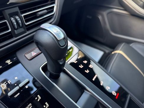 Used 2025 Porsche Macan image 24