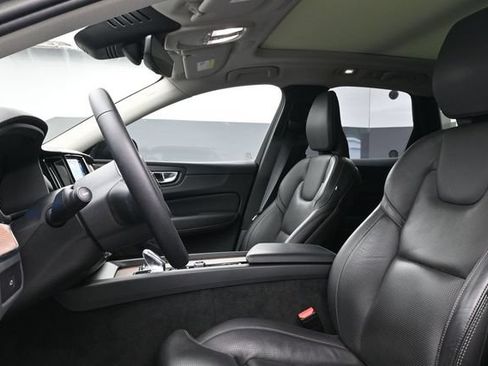 Used 2023 Volvo XC60 B5 Ultimate w/ Climate Package FWD image 10