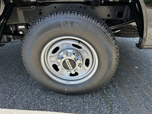 New 2025 Ford F250 XL w/ XL Chrome Package RWD image 28