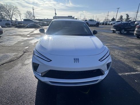 Used 2024 Buick Envista Sport Touring w/ Convenience I Package image 8