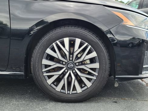 Used 2024 Nissan Altima 2.5 SV FWD image 11
