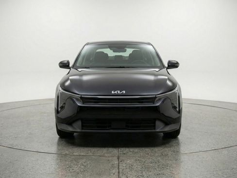 Used 2025 Kia K4 FWD image 2