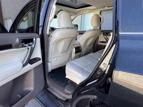 Used 2014 Lexus GX 460 w/ Premium Package AWD/4WD image 25