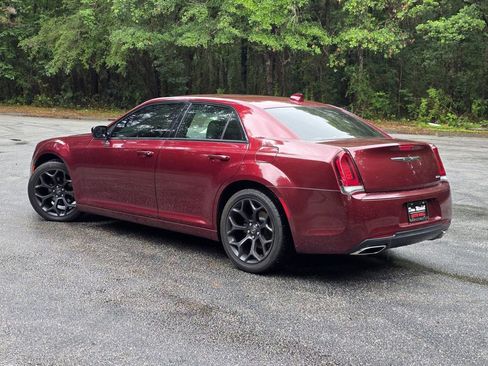 Used 2019 Chrysler 300 Touring w/ Sport Appearance Package RWD image 4
