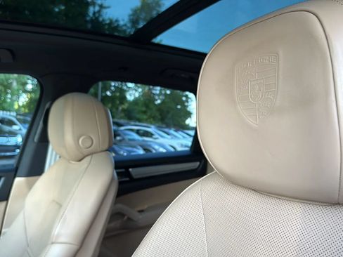 Used 2023 Porsche Cayenne Platinum Edition AWD/4WD image 45