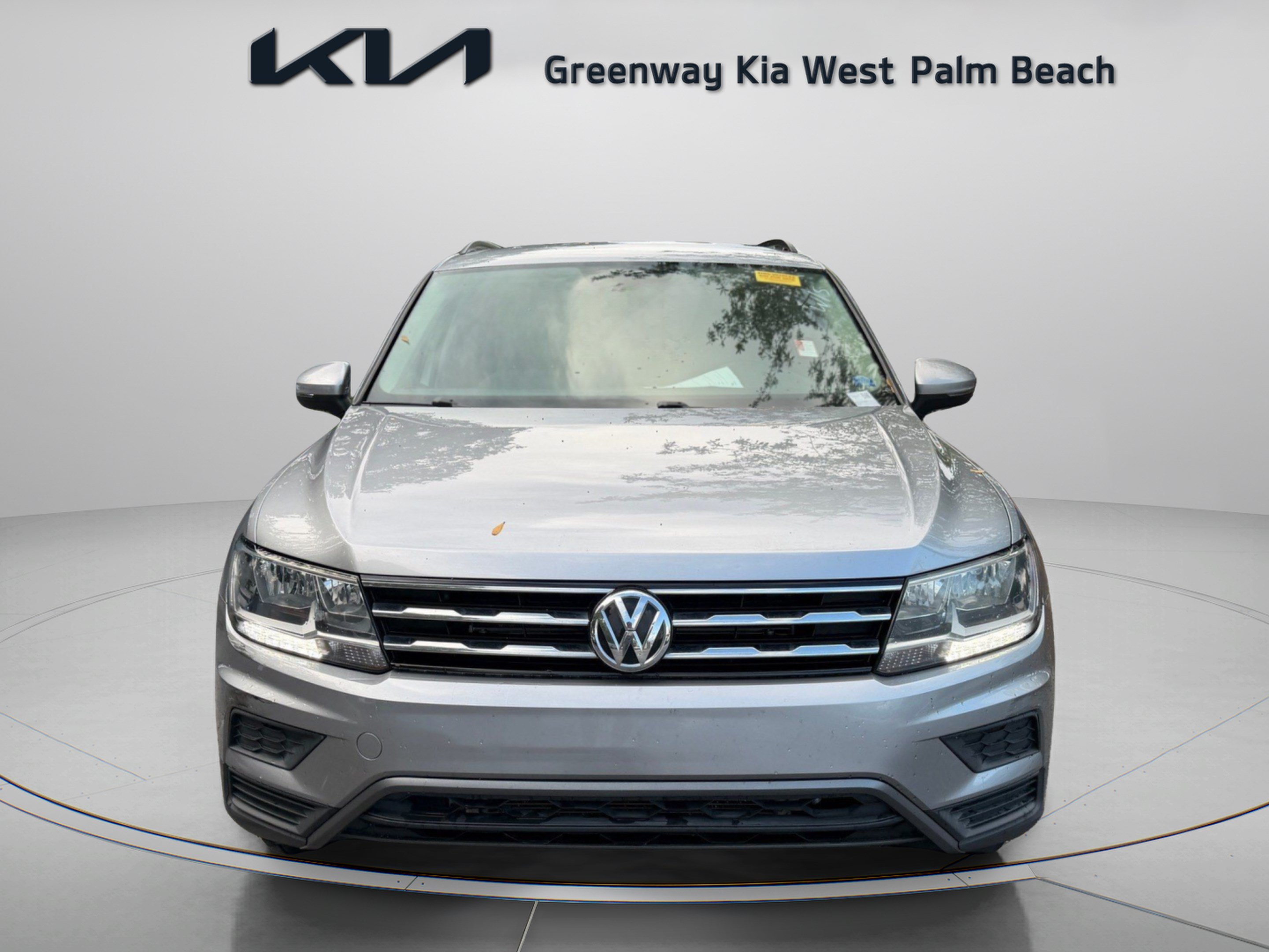 Used 2019 Volkswagen Tiguan SE FWD image 2