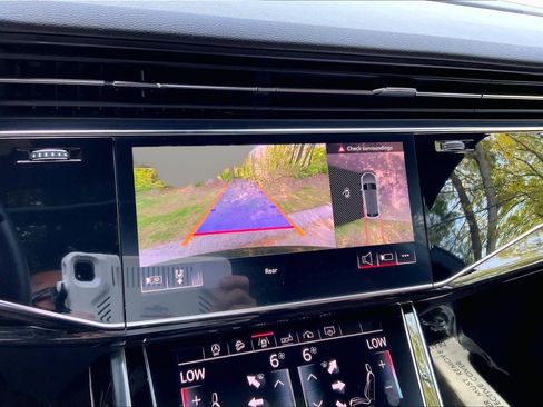 Used 2019 Audi Q8 Premium Plus w/ Premium Plus AWD/4WD image 28