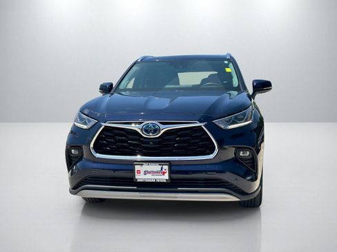 Used 2023 Toyota Highlander Platinum FWD image 2