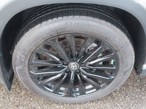 Used 2023 Toyota Highlander XSE image 13