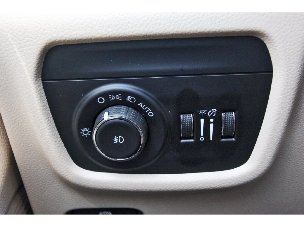 Used 2024 Jeep Grand Cherokee Limited AWD/4WD image 19