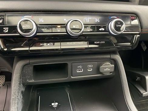 Used 2024 Honda Pilot TrailSport image 23