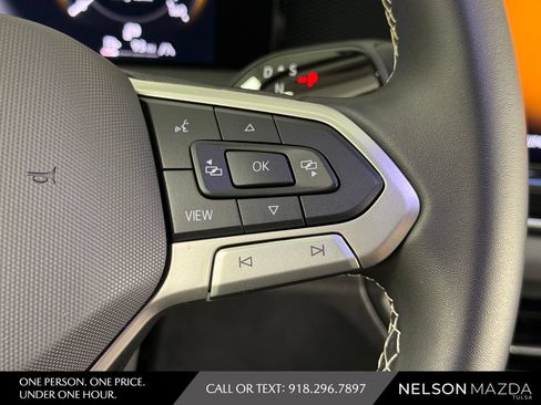 Used 2025 Volkswagen Tiguan SE AWD/4WD image 27