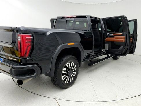 Used 2025 GMC Sierra 2500 Denali Ultimate image 12