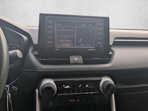 Used 2021 Toyota RAV4 LE FWD image 12