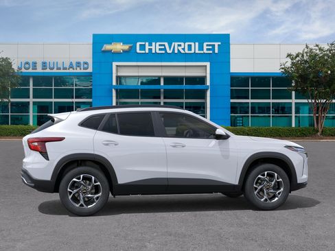 New 2026 Chevrolet Trax LT w/ Sunroof Package FWD image 40