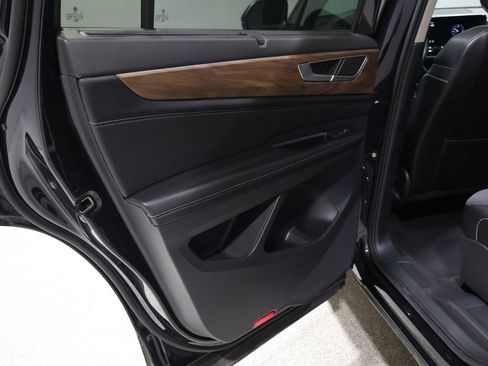 Used 2024 Volkswagen Atlas SE image 17