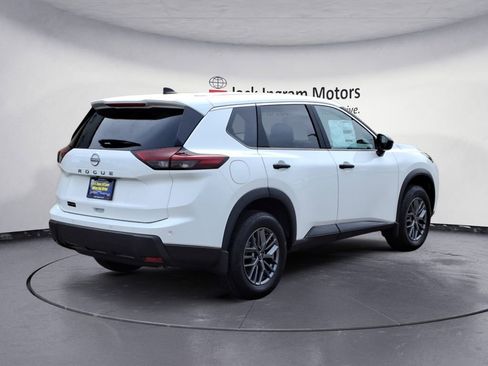 Used 2025 Nissan Rogue S image 5