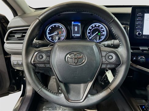 Used 2024 Toyota Camry SE image 9