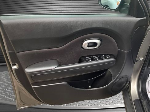 Used 2017 Kia Soul FWD image 19