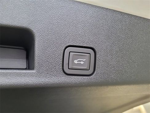 New 2026 Chevrolet Traverse LT image 14