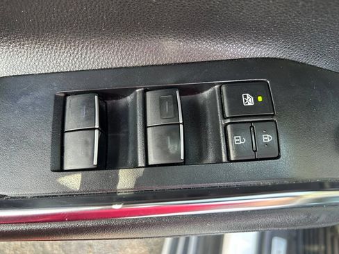 Used 2022 Toyota Highlander Limited FWD image 18