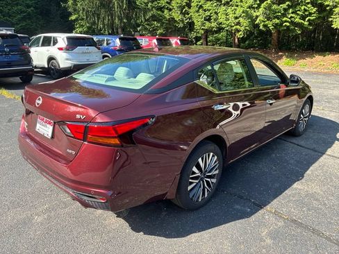 Certified 2024 Nissan Altima 2.5 SV w/ SV Premium Package AWD/4WD image 7