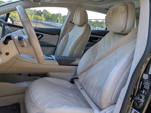 Used 2022 Mercedes-Benz EQS 580 4MATIC Sedan image 12