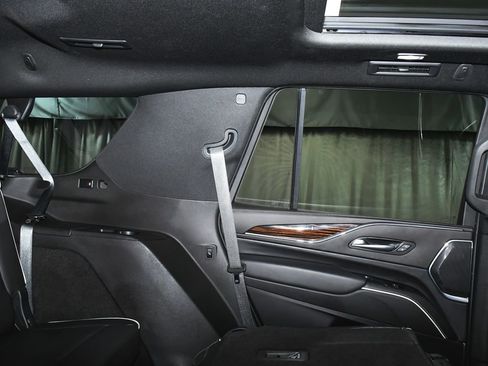 Used 2023 Cadillac Escalade Premium Luxury AWD/4WD image 59