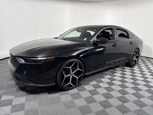 Used 2023 Honda Accord Sport image 2