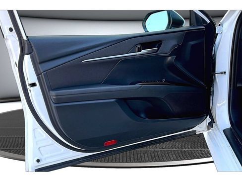 Used 2025 Toyota Camry LE FWD image 32