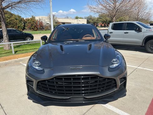 Used 2023 Aston Martin DBX 707 image 2