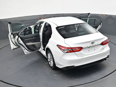 Used 2018 Toyota Camry LE FWD image 35