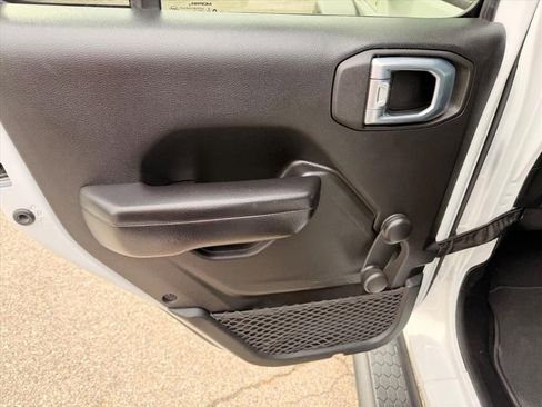 Used 2021 Jeep Wrangler Unlimited Sport image 19