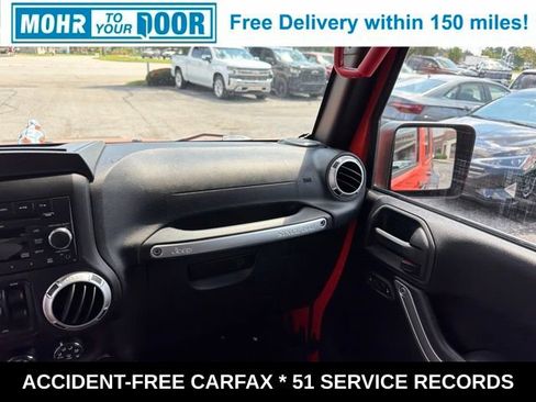 Used 2015 Jeep Wrangler Unlimited Rubicon w/ Connectivity Group AWD/4WD image 31