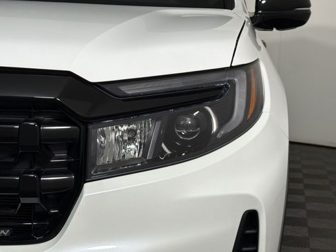 Used 2025 Honda Ridgeline Black Edition image 10