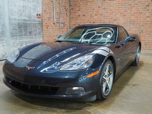 Used 2013 Chevrolet Corvette Coupe w/ 4LT Preferred Equipment Group RWD image 5