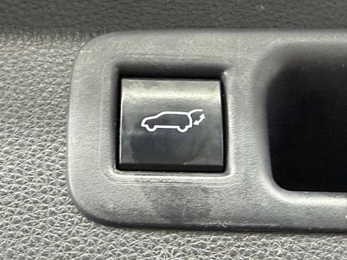 Used 2021 Toyota Highlander XSE AWD/4WD image 16