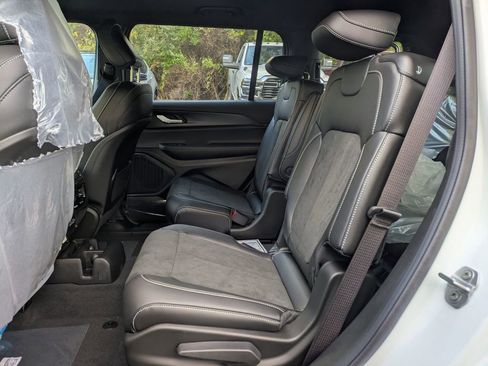 New 2025 Jeep Grand Cherokee L Altitude image 22