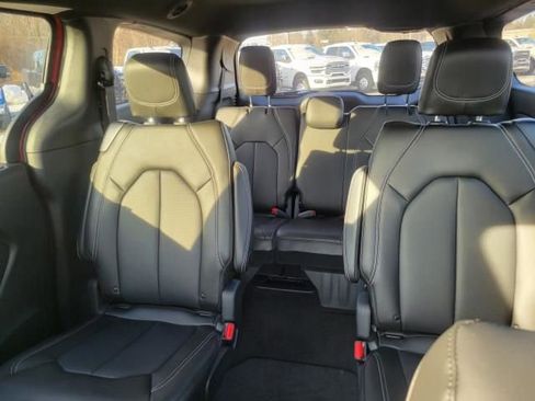 New 2026 Chrysler Pacifica Select image 14