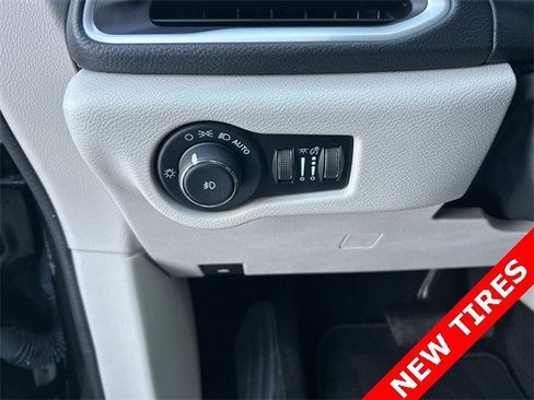 Certified 2022 Chrysler Pacifica Touring-L image 17