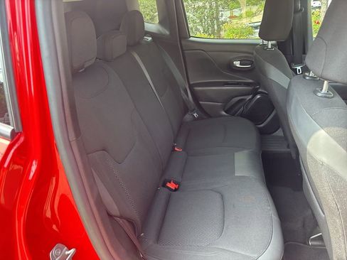 Used 2020 Jeep Renegade Altitude FWD image 42