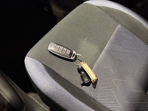 Used 2025 Nissan Versa SV image 18